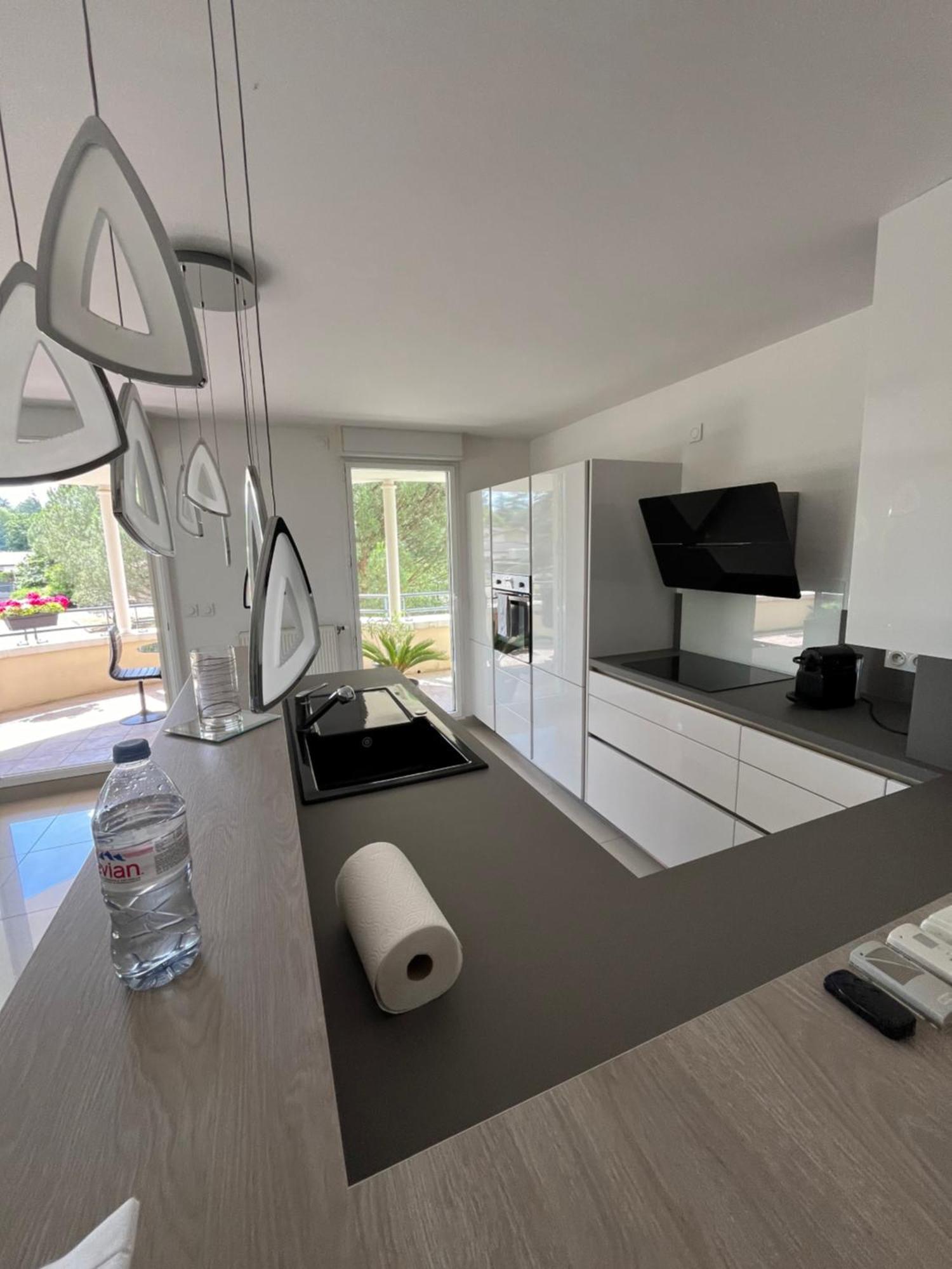 Appartement Entierement Equipe Charbonnières-les-Bains Zewnętrze zdjęcie