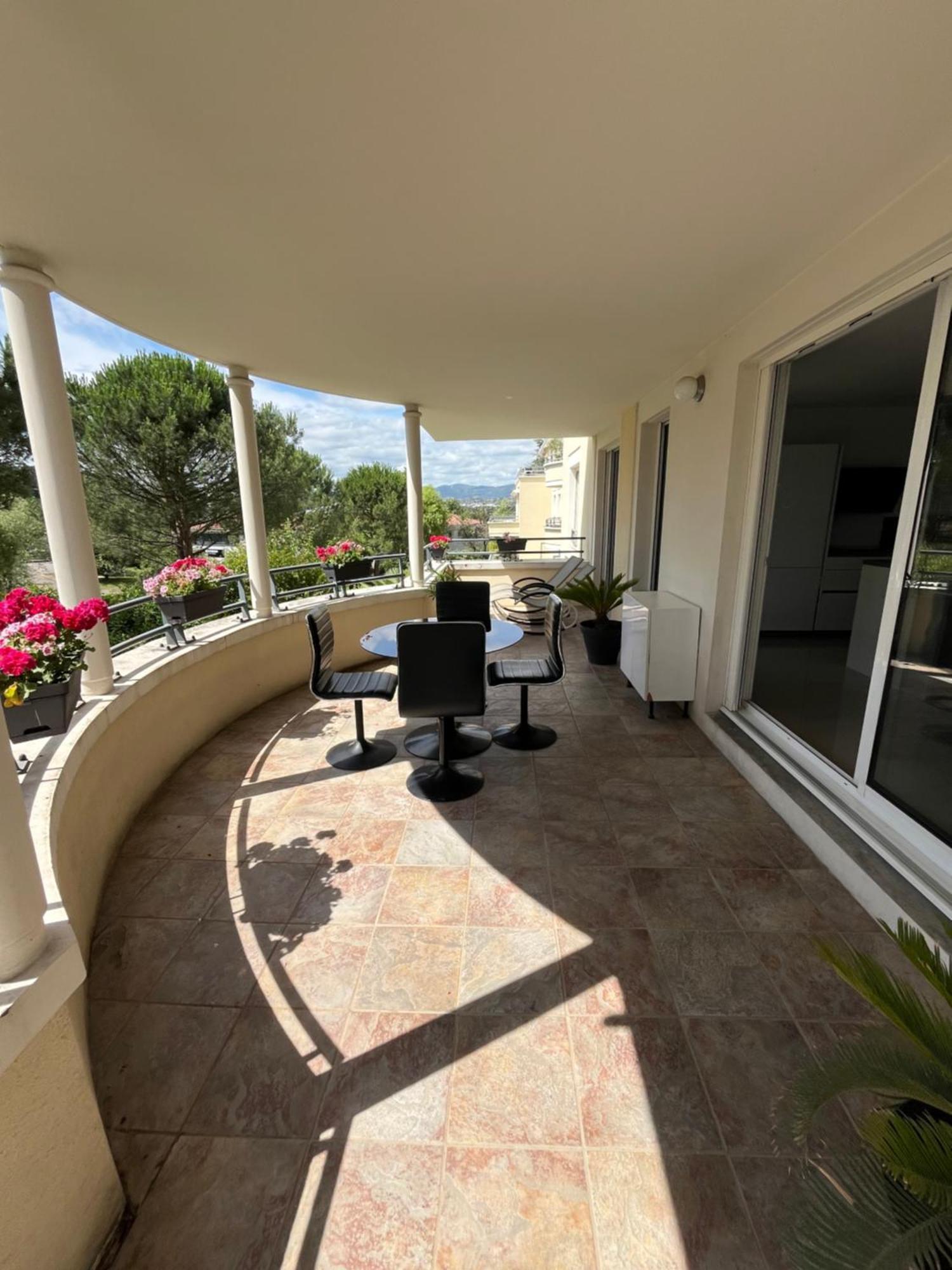 Appartement Entierement Equipe Charbonnières-les-Bains Zewnętrze zdjęcie