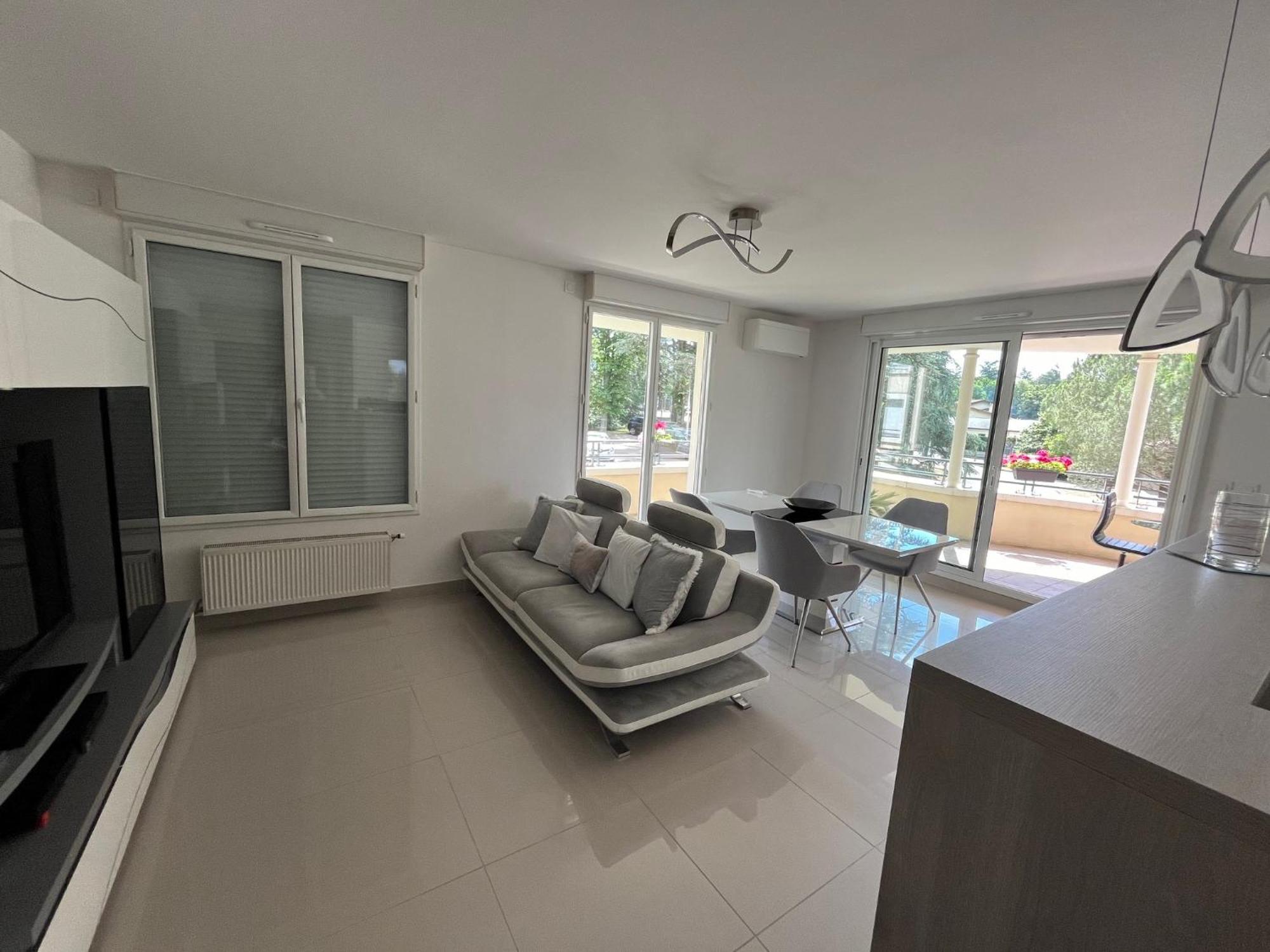 Appartement Entierement Equipe Charbonnières-les-Bains Zewnętrze zdjęcie